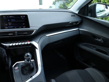 Peugeot 5008 II Crossover 2.0 BlueHDI 150KM 2017 Peugeot 5008 2.0 BlueHDi, Salon Polska, zdjęcie 7