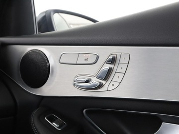 Mercedes GLC C253 2017 Mercedes GLC 350 350e Automat 4Matic AMG Line, zdjęcie 39