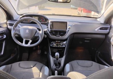 Peugeot 208 I 2015 Peugeot 208 2015r, 1.6 HDI. Uszkodzony przod. Pali. 1.6 Diesel 90KM, zdjęcie 5