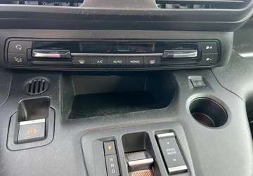 Citroen Berlingo III e-Osobowy M 50 kWh 136KM 2023 Citroen Berlingo Elektryk LED Kamera Sensor Asystent Pasa 7 osobowe 136KM, zdjęcie 16