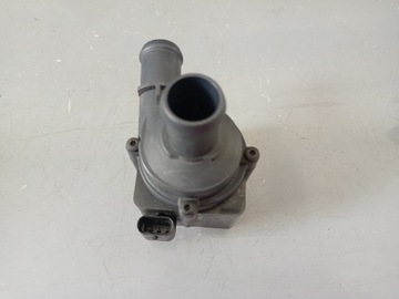 AUDI A4 B8 8K A5 8T A6 C7 4G Q3 8U DODATKOWA POMPKA WODY 06H121601M