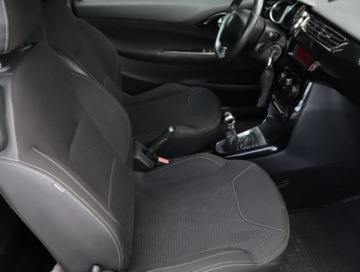 DS 3 Hatchback (Citroen) 1.6 HDi 92KM 2010 Citroen DS3 1.6 HDi, Klima, Tempomat,ALU, zdjęcie 8