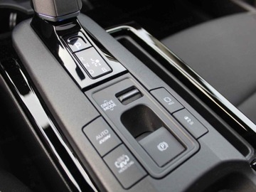 Toyota Prius V (XW60) 2.0  Hybrid Dynamic Force Plug-in 223KM 2025 Od ręki - Prestige 2.0 Hybrid Plug-in 223KM | Podgrzewane fotele!, zdjęcie 13