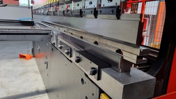 AMADA HFB 170t x 4100 6-осевой листогибочный пресс с ЧПУ