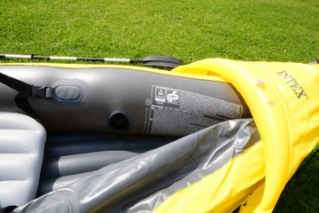 Поврежденный надувной каяк с веслами Intex Explorer K2