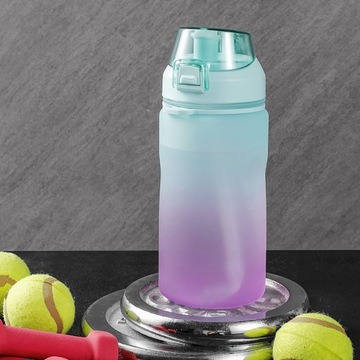 Пластиковая чашка для воды для фитнеса на открытом воздухе. Летняя красивая космическая чашка.