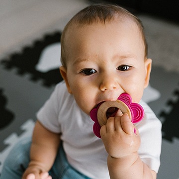Gryzak drewniano silikonowy na ząbkowani dla dzieci HEN Babyono 1075/03