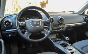 Audi A3 8V Hatchback 3d 1.2 TFSI 105KM 2014 Audi A3 Sportback 2014 r. 136 tys. km 1.2 Benzyna 105KM, zdjęcie 8
