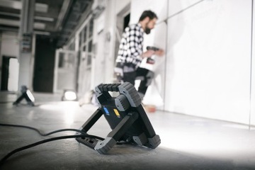 МОБИЛЬНЫЙ СВЕТОДИОДНЫЙ ПРОЖЕКТОР 5000 ЛМ 46 Вт КАБЕЛЬ 5 М BRENNENSTUHL TORAN