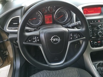Opel Astra J Hatchback 5d Facelifting 1.6 Twinport ECOTEC 115KM 2013 Opel Astra 1,6 16v 116KM Klima LIFT Isofix Ledy, zdjęcie 13
