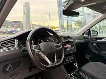 Volkswagen Tiguan II SUV Facelifting 1.5 TSI 150KM 2021 Volkswagen Tiguan 1.5 TSI 150KM Life DSG Kamera Keyless AktywnyTempomat LE, zdjęcie 9