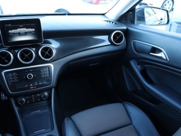 Mercedes CLA C117 Shooting Brake 1.6 200 156KM 2015 Mercedes CLA 200, Automat, Skóra, Xenon, Bi-Xenon, zdjęcie 7