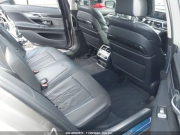 BMW Seria 7 G11-G12 2021 BMW Seria 7 2021 BMW 740I 3.0 Benzyna 335KM, zdjęcie 15
