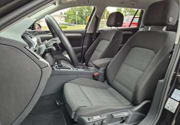 Volkswagen Passat B8 Variant Facelifting 2.0 TDI SCR 200KM 2022 Volkswagen Passat Variant 2.0TDI 200KM DSG BusinessPremium HAK Kamera LED, zdjęcie 10