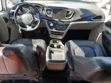 Chrysler Pacifica II 2017 Chrysler Pacifica Touring L 2017 3.6l 3.6 Benzyna 287KM, zdjęcie 8