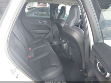 Volvo XC60 II 2023 Volvo XC 60 B5 Plus Dark Theme 2023 2.0l 2.0 Benzyna 247KM, zdjęcie 12