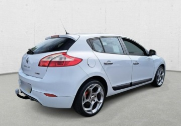 Renault Megane III Hatchback 2.0 dCi 160KM 2011 Renault Megane Renault Megane III GT Wersja Renault Sport Kubelki Duze, zdjęcie 4