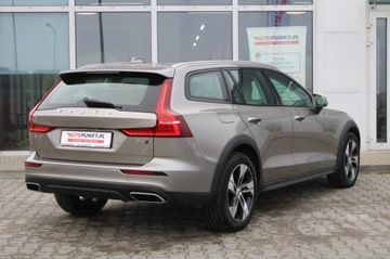 Volvo V60 II  2022 Volvo V60 Cross Country Momentum Pro, zdjęcie 3