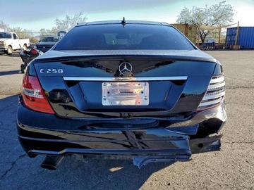 Mercedes Klasa C W205 2015 Mercedes-Benz Klasa C 2015 MERCEDES-BENZ C 250 2.0 Benzyna 241KM, zdjęcie 6