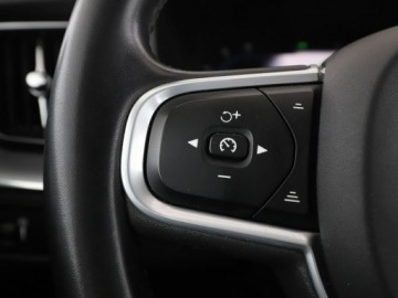 Volvo XC60 II 2021 Volvo XC 60 FV23% Momentum automat B4 AWD navi PDC, zdjęcie 29