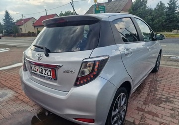 Toyota Yaris III Hatchback 5d 1.33 Dual VVT-i 99KM 2013 Toyota Yaris 1.3Benzynaniski przebiegsuper stan 1.3 Benzyna 99KM, zdjęcie 4
