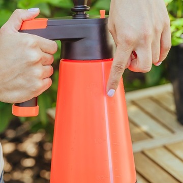 Ручной садовый опрыскиватель под давлением Kwazar Venus 1,5 л для полива