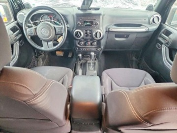 Jeep Wrangler III Unlimited Facelifting 3.6 V6 286KM 2013 Jeep Wrangler Rubicon, 3.6L, po gradobiciu 3.6 Benzyna 287KM, zdjęcie 8