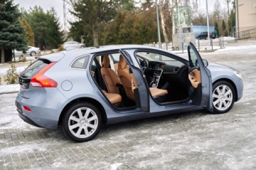 Volvo V40 II Hatchback Facelifting 2.0 D2 120KM 2018 VOLVO V40 INSCRIPTION PANORAMA SKÓRA AUTOMAT, zdjęcie 16