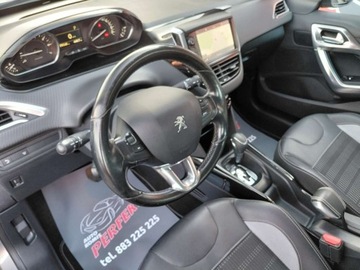 Peugeot 2008 I SUV Facelifting 1.2 PureTech 110KM 2017 Peugeot 2008 Automat Navi Klimatronik PDC Alu 1.2 Benzyna 110KM, zdjęcie 9
