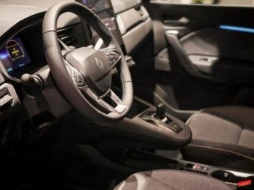 Renault Captur II 2025 Od ręki - Techno 1.3 TCe mHEV EDC 140KM / pakiet infotainment 10,4", zdjęcie 4