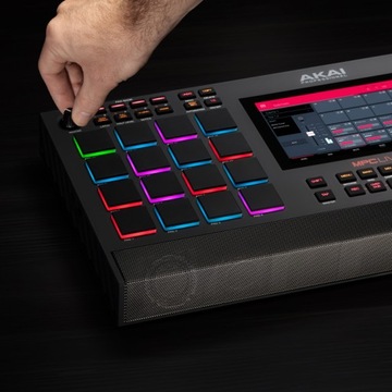 AKAI MPC LIVE II — Рабочая станция