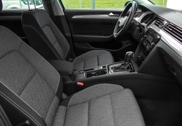 Volkswagen Passat B8 Variant Facelifting 1.5 TSI EVO 150KM 2023 Volkswagen Passat 1.5 TSI EVO Business DSG, podgrzewane fotele, kamera cof, zdjęcie 12