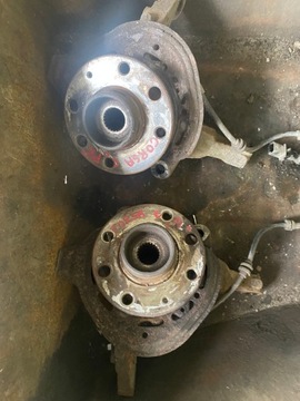 Opel Corsa C 1.3 CDTI Zwrotnica lewy przód
