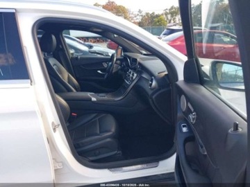 Mercedes GLC C253 2021 Mercedes-Benz GLC 2021 Mercedes-Benz GLC 300 4MATIC SUV 2.0 Benzyna 255KM, zdjęcie 9