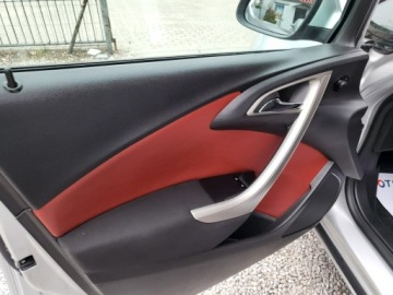 Opel Astra J Hatchback 5d 1.6 Twinport ECOTEC 115KM 2011 Opel Astra 1.6 115 KM 100% Przebieg 105 Tyś km, zdjęcie 20