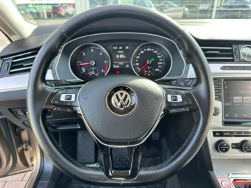 Volkswagen Passat B8 Variant 2.0 TDI BlueMotion SCR 150KM 2016 Volkswagen Passat Variant Łopatki Grzany fotel, zdjęcie 18