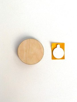 Миниатюрные электронные часы для кукольного домика.