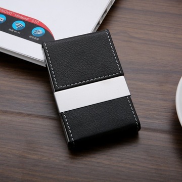 Визитница из черной кожи с гравировкой