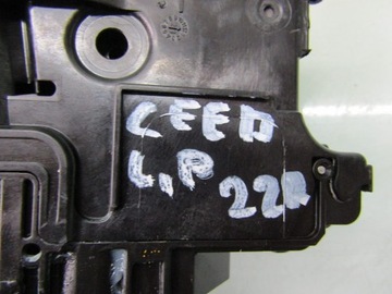 CEED III 22R FACELIFT ZÁMEK DVEŘE LEVÝ PŘEDNÍ 81310-J7100