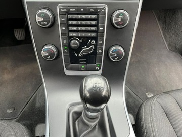 Volvo S60 II Sedan 1.6 T3 150KM 2013 Volvo S60 1.6 150 KM Xenony Podgrzewane fotele, zdjęcie 24