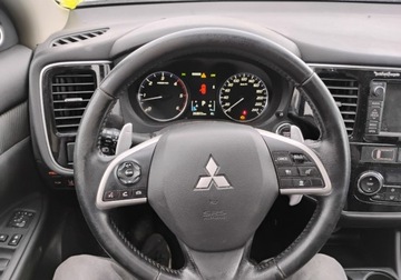 Mitsubishi Outlander III SUV 2.2 DOHC DI-D 150KM 2013 Mitsubishi Outlander 2013r, 2.3 DIESEL 4x4. Uszkodzony tyl i lekko przod., zdjęcie 11