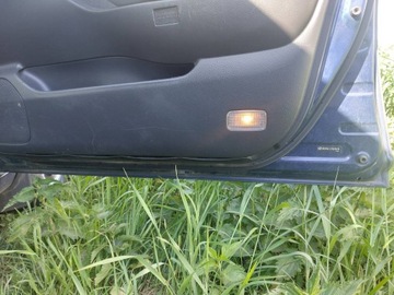 DVEŘE KOMPLETNÍ PRAVÝ PŘEDNÍ TOYOTA AVENSIS T25 8P4