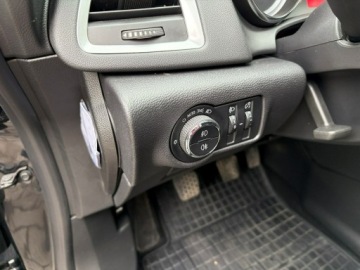 Opel Astra J Hatchback 5d 1.4 Turbo ECOTEC 120KM 2011 Opel Astra 1.4 turbo 120 KM Sportowe fotele Alu 18, zdjęcie 9