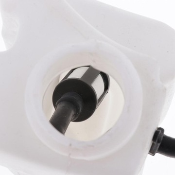 Топливный бак с трубопроводной арматурой и