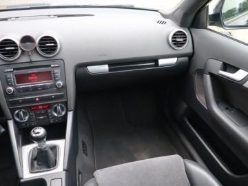 Audi A3 8P Hatchback 3d 1.8 TFSI 160KM 2009 Audi A3 1.8 TFSI, 4X4, Xenon, Klima, Klimatronic, zdjęcie 7