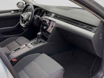 Volkswagen Passat B8 Variant Facelifting 2.0 TDI SCR 150KM 2022 Volkswagen Passat 2.0 TDI 150KM Business DSG SerwisASO Acc Led Nawi AppCon, zdjęcie 15
