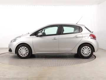 Peugeot 208 I Hatchback 5d Facelifting 1.2 PureTech 82KM 2017 Peugeot 208 1.2 PureTech, Salon Polska, zdjęcie 2