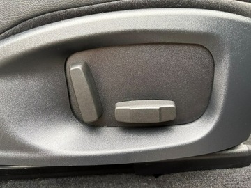 Jaguar E-Pace SUV 2.0 i4D 150KM 2018 Jaguar E-Pace 2.0 D 150 KM 4x4 Automat R-Dynamic S, zdjęcie 18