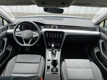 Volkswagen Passat B8 Variant Facelifting 2.0 TDI SCR 150KM 2023 Volkswagen Passat |Podgrzewana Kierownica| Masaż|, zdjęcie 18