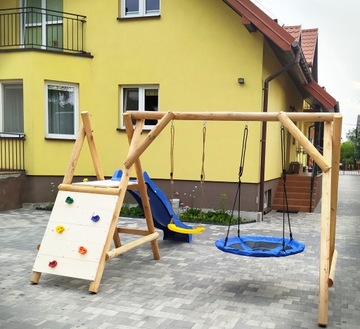 ДЕРЕВЯННАЯ ПЛОЩАДКА ДЛЯ САДА, ВЕСЕЛАЯ СЕМЬЯ С ДОМОМ